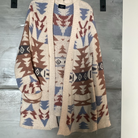 Vici Cardigan in Relaxed Fit. Soft and Plush with Pockets. Size Small. - Picture 4 of 6